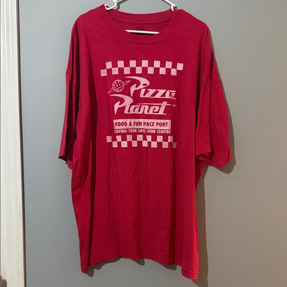 Red Pizza Planet Graphic T-Shirt size 3XLT great condition.